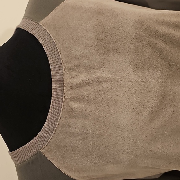 Neiman Marcus Dressy Grey Raglan Top With Long Sheer Sleeves - Picture 2 of 8